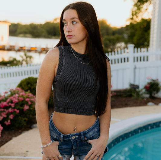 Seamless High-Neck Tank with Pads
